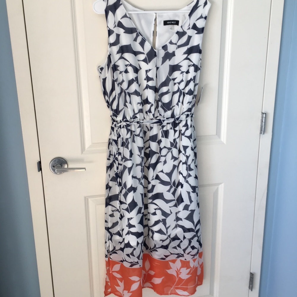 Size 14 NineWest lightweight dress with tie belt.